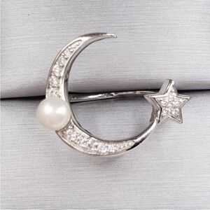 White Diamond Simulants & Pearl 925 Sterling Silver Moon & Star Ring